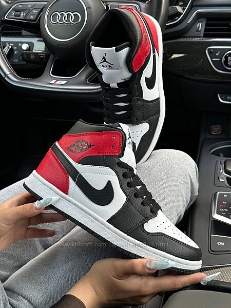 Кросівки підліткові Nike Air Jordan 1 Retro white black red
