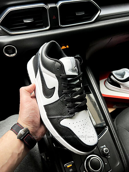 Кросівки чоловічі Nike Air Jordan 1 Low, шкіра, чорні з білим