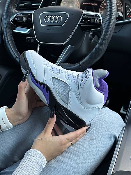 Кросівки жіночі Nike Air Jordan 5 Retro White purple 