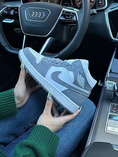 Зимові жіночі кросівки Nike Air Jordan 1 High silver gray white fur
