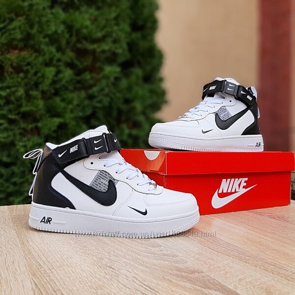 Зимові високі кросівки Nike Air Force, білі з чорним, з хутром