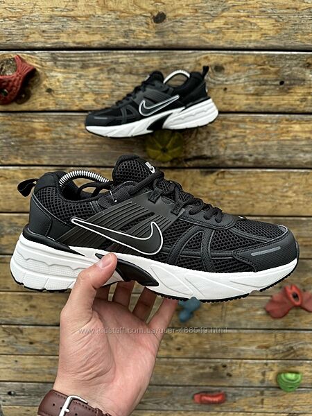 Кросівки чоловічі Nike V2K run чорні з білим
