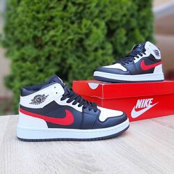 Кросівки чоловічі Nike Air Jordan 1 retro високі білі з чорним 