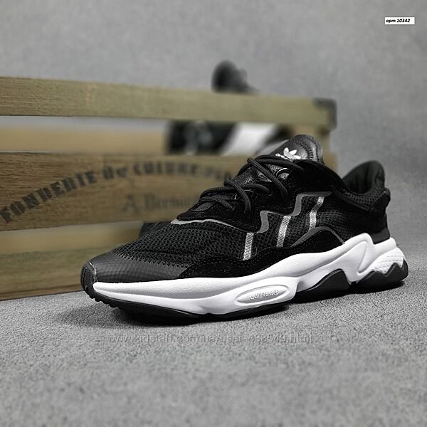 Кросівки чоловічі Adidas Ozweego, чорні з білим