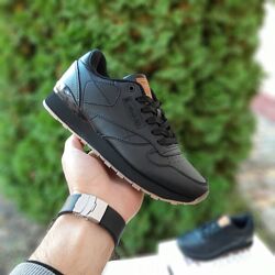 Зимові жіночі кросівки на флісі Reebok Classic Leather чорні