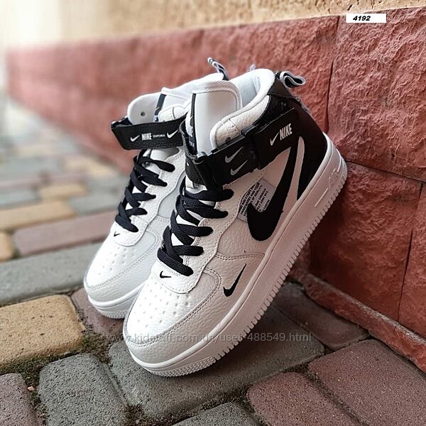 Зимові кросівки з хутром Nike Air Force 1 Mid Utility білі з чорним