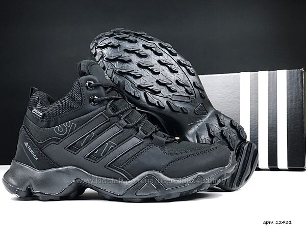 Зимові чоловічі чеевики Adidas Terrex Swift  чорні з хутром