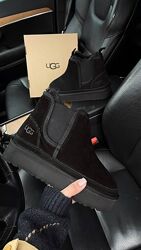 Жіночі уггі UGG Classic чорні з хутром, замша