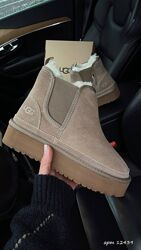 Жіночі уггі UGG Classic бежеві з хутром, замша