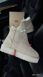 Жіночі уггі UGG Classic світло бежеві з хутром, замша