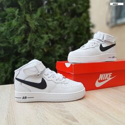 Зимові жіночі кросівки з хутром Nike Air Force 1 &acute07 MID білі з чорним висо
