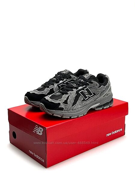 Кросівки жіночі New Balance 1906D сірі з чорним, замша/текстиль