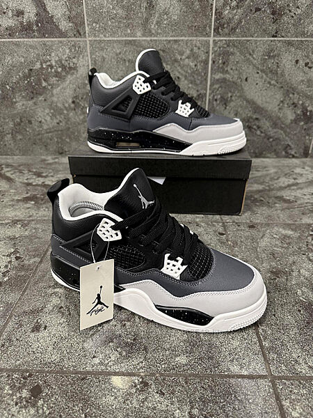 Кросівки чоловічі Nike Air Jordan 4 Retro сірі з чорним