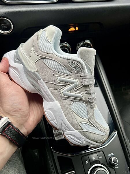 Кросівки жіночі New Balance 9060 сірі з білим, замша/текстиль