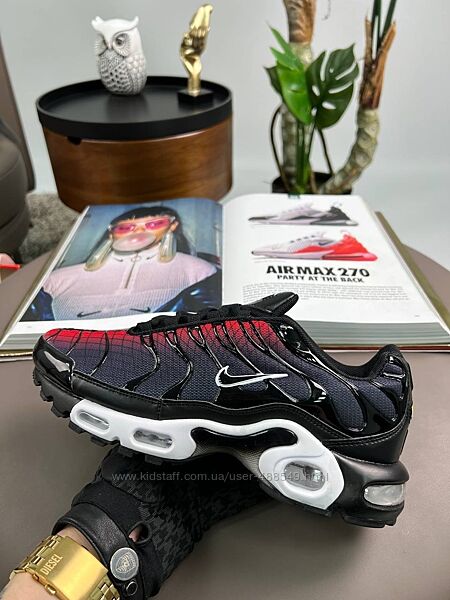 Кросівки чоловічі Nike Air Max Plus Triple Black Red