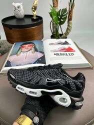 Кросівки чоловічі Nike Air Max Plus Triple black white line