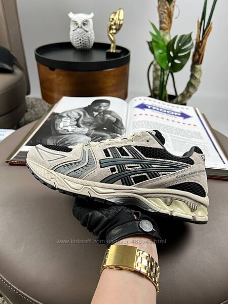 Кросівки чоловічі ASICS Gel-Kahana 14 бежеві з чорним