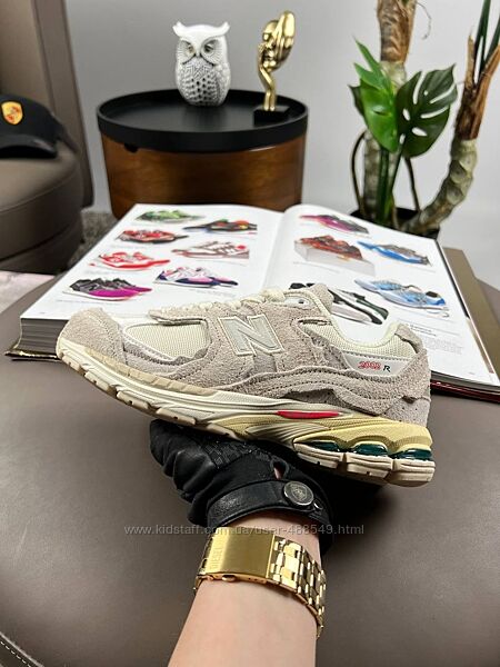 Кросівки New Balance 2002R New бежеві замша/текстиль