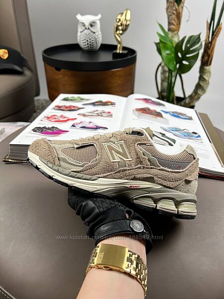 Кросівки жіночі New Balance 2002R New капучіно замша/текстиль