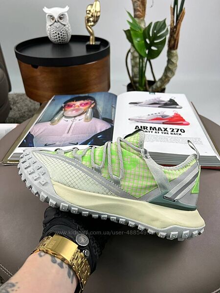 Кросівки чоловічі Nike ACG Mountain Fly Low сірі з салатовим