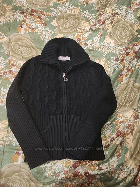 Детская черная кофта в идеальном состоянии.