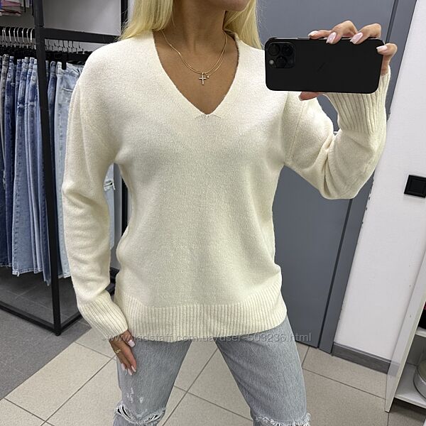 Молочный мягенький свитер. Amisu.