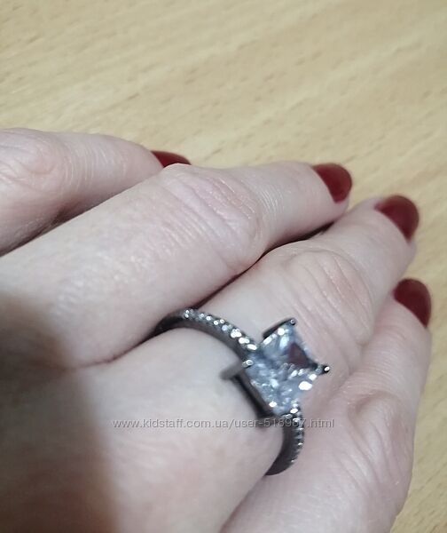 Тонкое изящное кольцо, серебро 925, цирконий. Новое