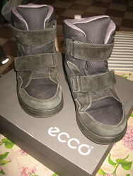 Зимние ботинки б/у для мальчика фирмы ecco 36 размера с gore-tex 