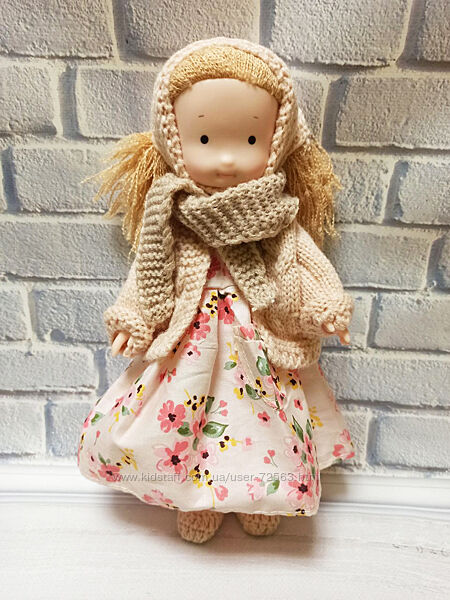 Дуже красива лялька в подарунковій коробці Єлизавета 27 см