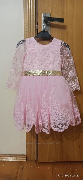 Нарядне ніжно-розове плаття на дівчинку 2-3 роки з бантом