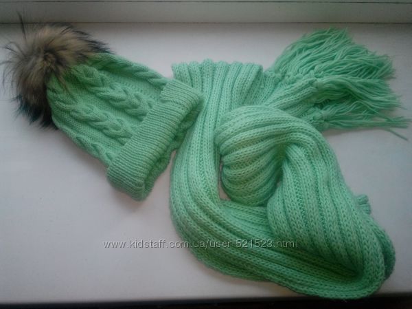 мятная салатовая зеленая шапка плюс  мятный  шарф 
