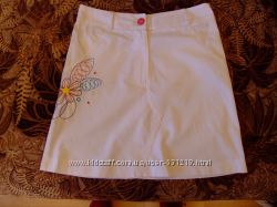 Красивая белая натурал. юбка, с вышивкой, фирма SASHA, рост 145