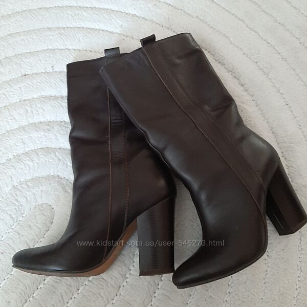 Класні шкіряні сапожки, 35р