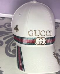 Белая кепка со стразами Сваровски копия Gucci 2023