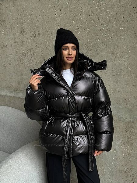 Пуфер на застібці та кнопках, знизу регулюється гумкою