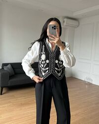 S, M, L Жилет із вишивкою