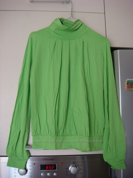 Трикотажная блузка ярко-салатового цвета, новая