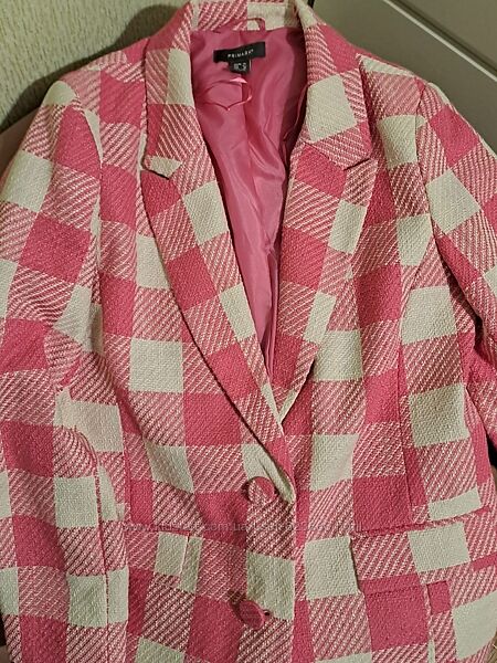 Актуальний піджак з цупкої тканини