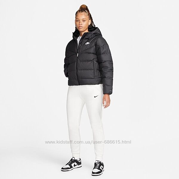 Куртка жен. Nike Sportswear Storm-FIT Down Hooded Jacket арт. DQ5903-010