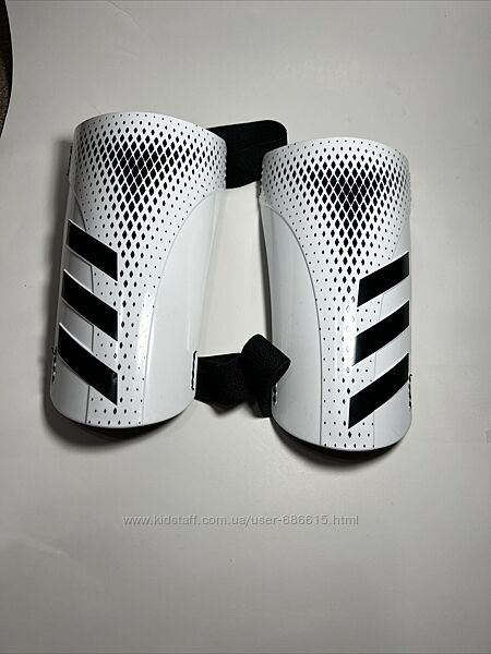 Щитки футбольные Adidas Predator 20 Training арт. FS0338