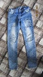 Для девочки джинсы скинни голубые р.134-140 см