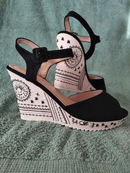 Босоножки замшевые