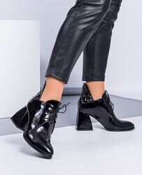 Элегантные ботинки на шнуровке, натуральная лаковая кожа, черные