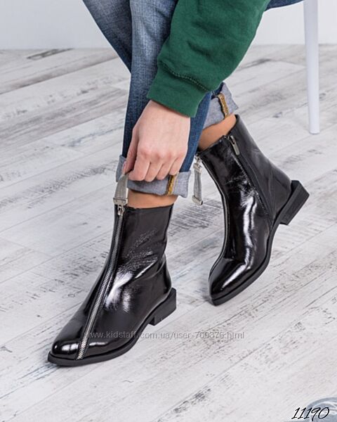 Ботинки, декорированные змейкой, натуральная глянцевая кожа, черные