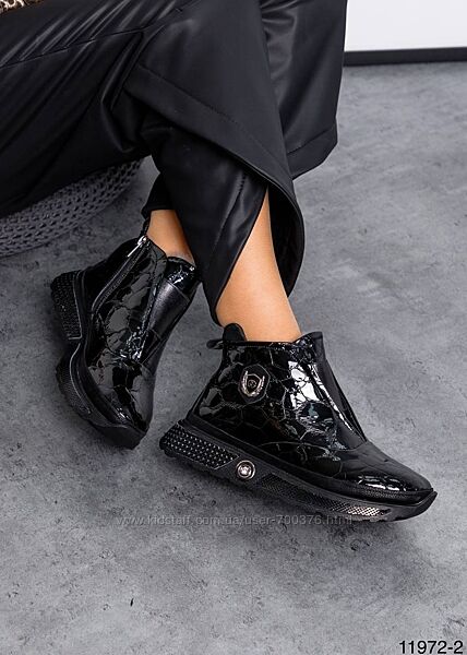 Кросівки - черевики зимові, натуральна лакова шкіра, чорні