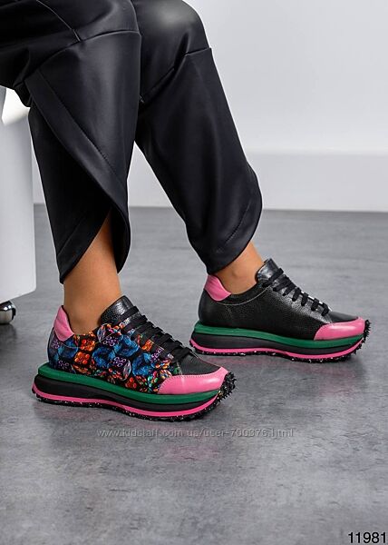 Яскраві кросівки, натуральна шкіра