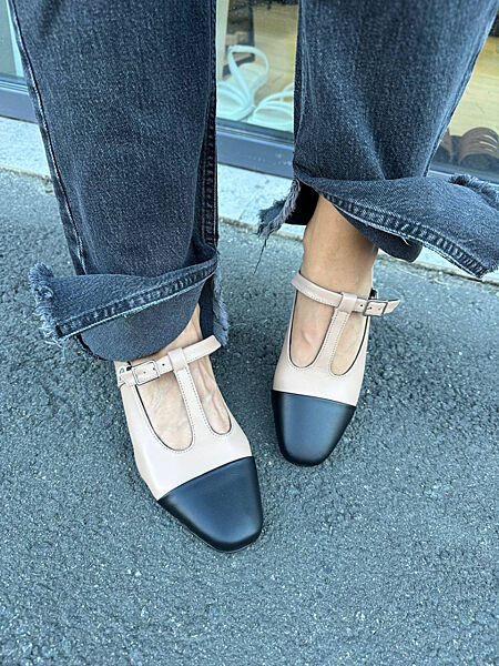 Туфлі, натуральна шкіра, карамельні з чорними вставками