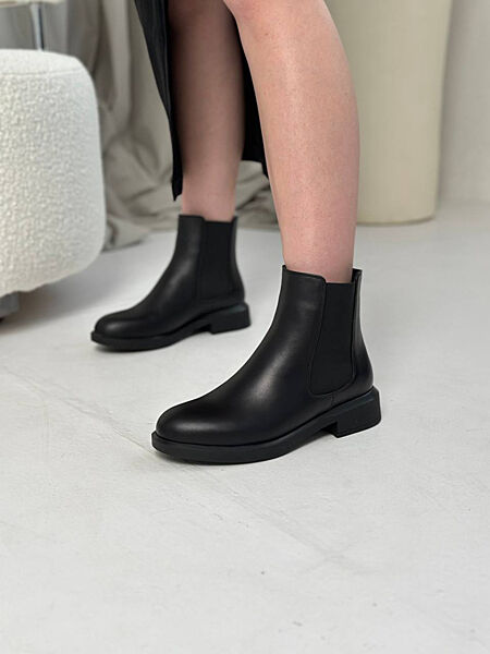 Черевики челсі жіночі шкіряні чорного кольору демісезонні
