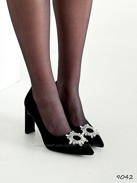 Туфлі Dina, з камінцями на носочку, чорні