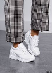 Кросівки на танкетці, натуральна шкіра, білі